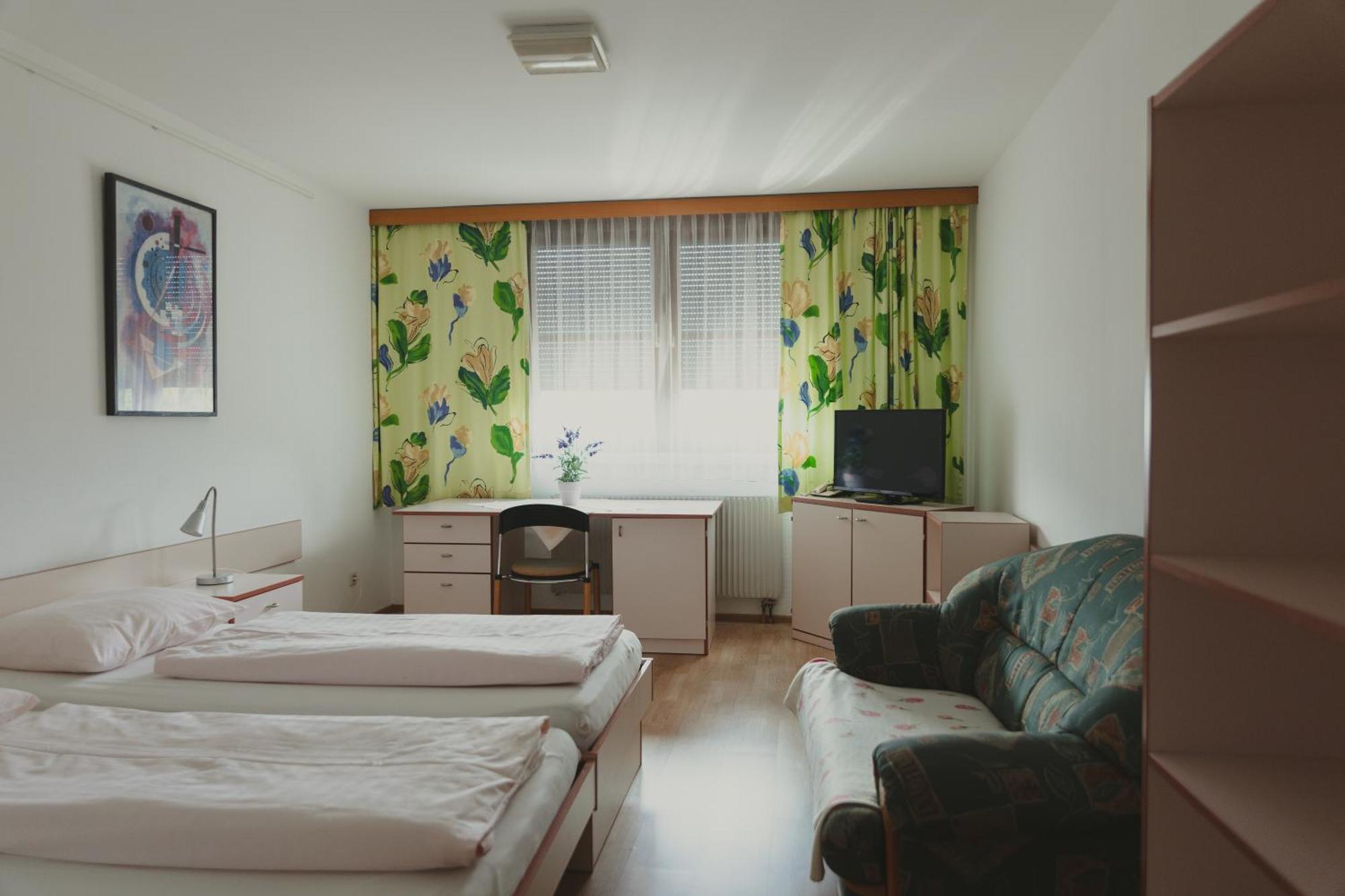 Sommerhotel Karwendel Инсбрук Екстериор снимка