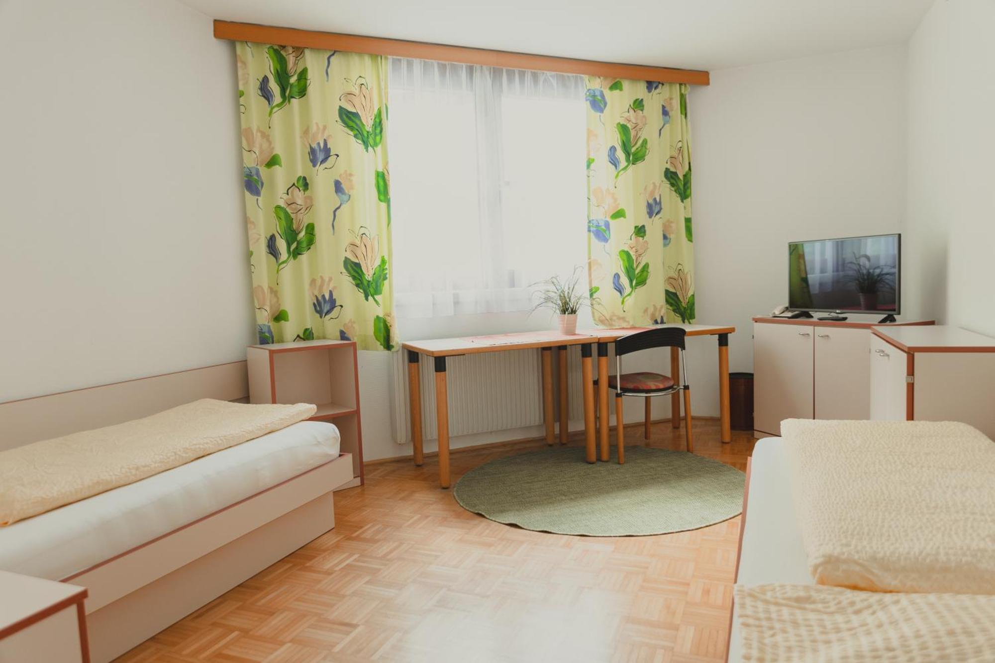 Sommerhotel Karwendel Инсбрук Екстериор снимка